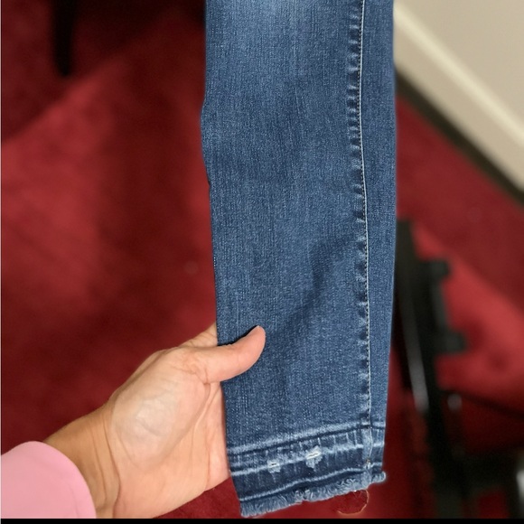 Madewell 10” high rise skinny stressed button up size 25 button up
Stretchy - Picture 6 of 6